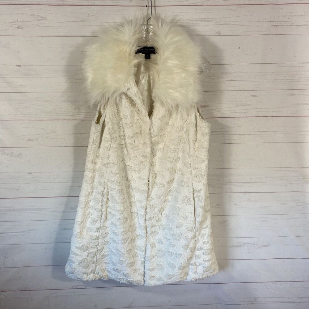 Marc New York Womens Faux Fur Vest Sz Medium Ivory Hook Front Lined